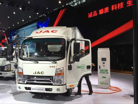 江淮展示的帥鈴K純電動(dòng)輕卡.jpg