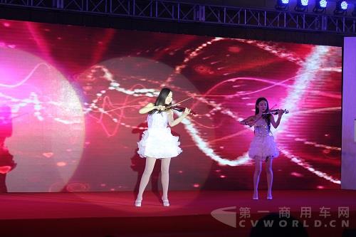 現(xiàn)場小提琴表演.JPG