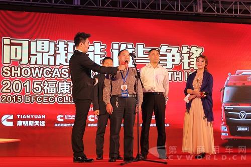 ?；沸袠I(yè)超能戰(zhàn)隊代表現(xiàn)場拉票.JPG