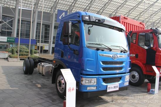 解放龍V 4×載貨車底盤 (1).jpg