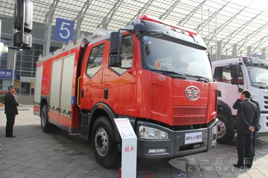 解放J6M 4×2消防車 (1).jpg