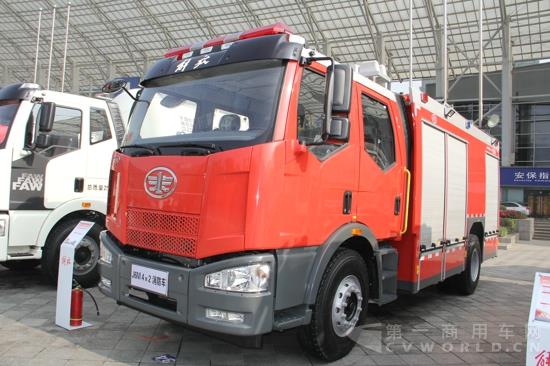 解放J6M 4×2消防車 (2).jpg