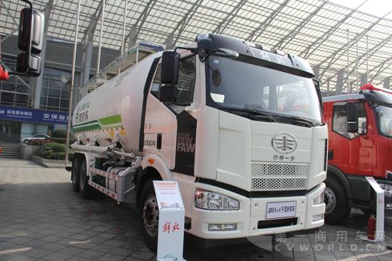解放J6M 6×4干混砂漿車 (1).jpg