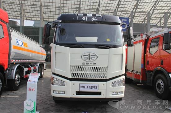 解放J6M 6×4干混砂漿車 (2).jpg