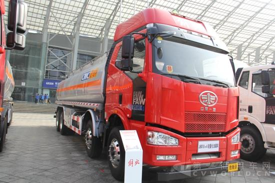 解放J6M 8×4輕量化油罐車 (1).jpg