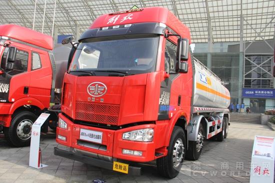 解放J6M 8×4輕量化油罐車 (2).jpg