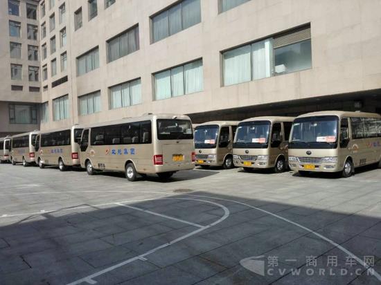 35輛宇通T7將為本屆兩會(huì)提供交通運(yùn)輸服務(wù)保障 (2).jpg
