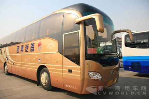 2015全國“兩會(huì)” 申龍客車主要負(fù)責(zé)接送政協(xié)委員.jpg