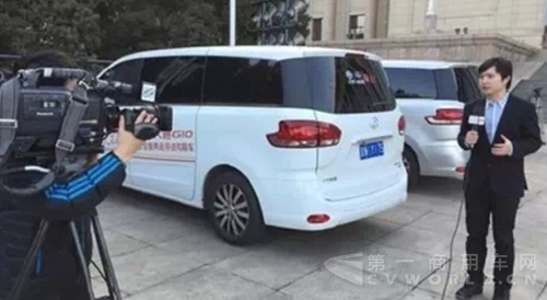 上汽大通G10為2015年全國兩會(huì)人民網(wǎng)媒體專用車1.png