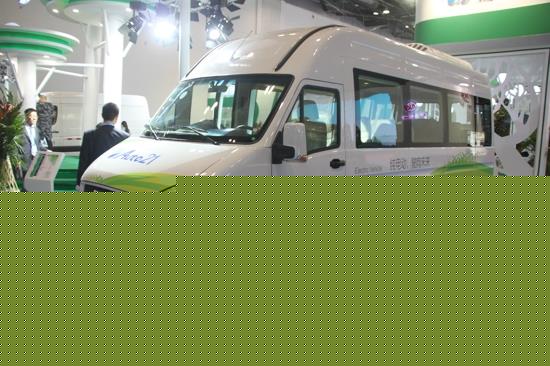 臺灣太源創(chuàng)新公司展出的純電動商務(wù)客車 (1).jpg