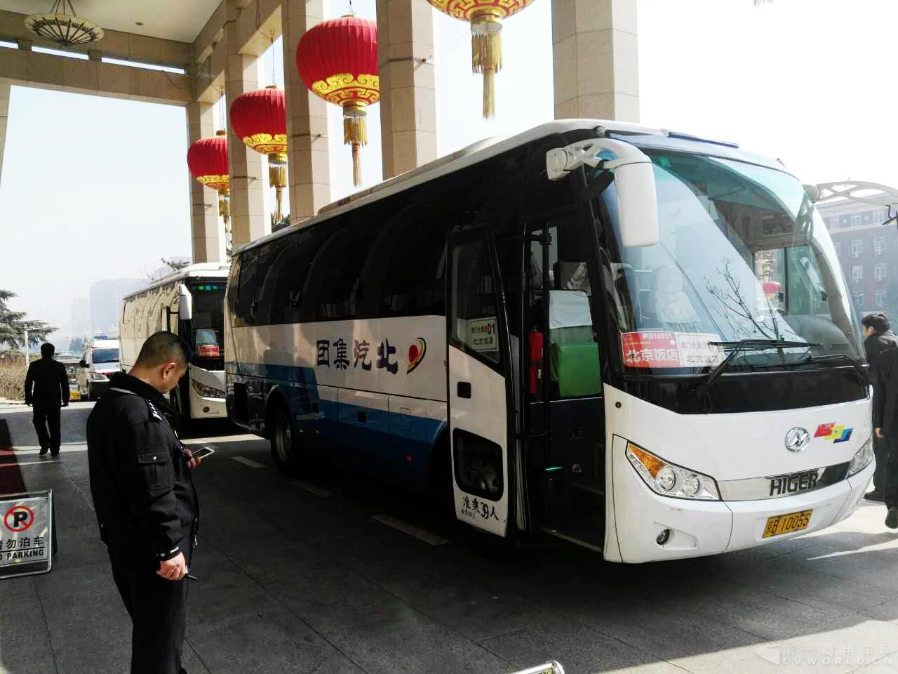 海格車(chē)隊(duì)保障兩會(huì)通勤.JPG