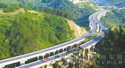達(dá)陜高速公路將增設(shè)互通立交 直通巴山大峽谷.png