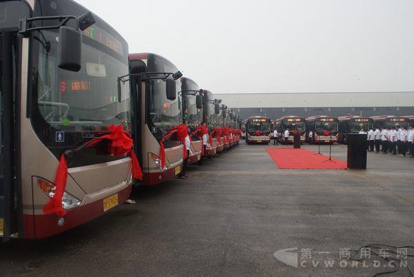 整裝待發(fā)，即將服務(wù)水城市民的中通新能源客車(chē).JPG