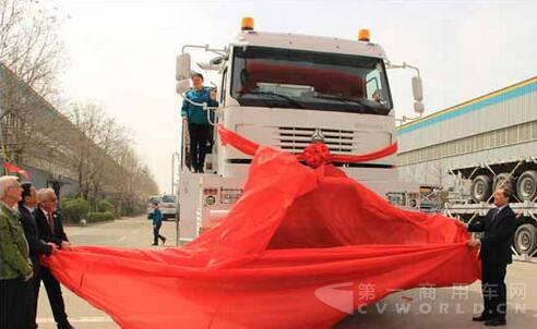 50輛油田專用全驅(qū)車在泰安五岳交付用戶.jpg