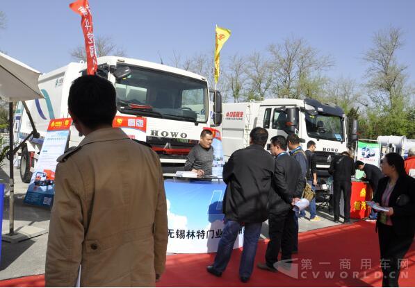 環(huán)衛(wèi)車.jpg