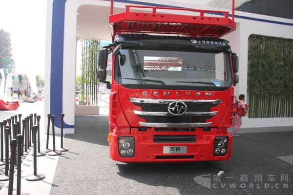 上汽紅巖即將首次亮相的杰獅中置軸轎運車 (2).jpg