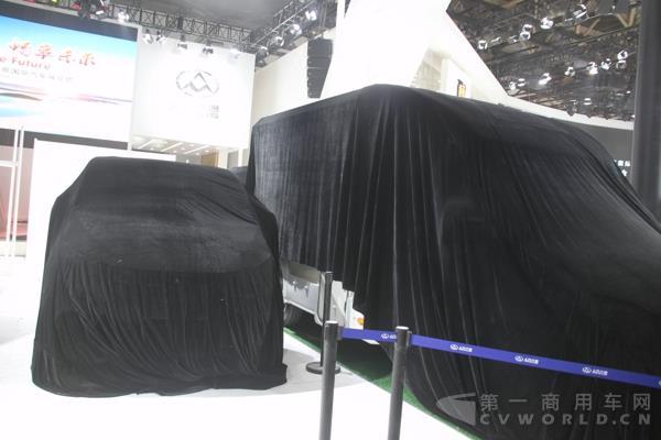 上汽大通展區(qū)的神秘車輛 (2).jpg 上汽大通展區(qū)的神秘車輛 (2).jpg