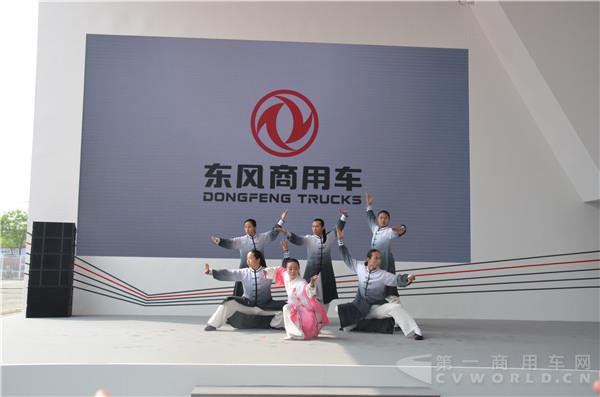 現(xiàn)場(chǎng)武術(shù)表演.jpg