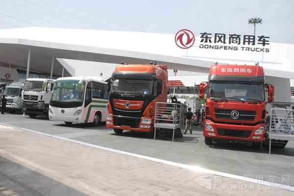 東風(fēng)商用車展臺 (2).jpg