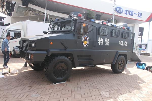 解放CA5130反恐暴現(xiàn)場(chǎng)處置車(chē) (3).jpg