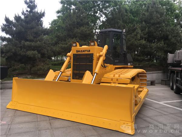 現(xiàn)場展車5.jpg 現(xiàn)場展車5.jpg