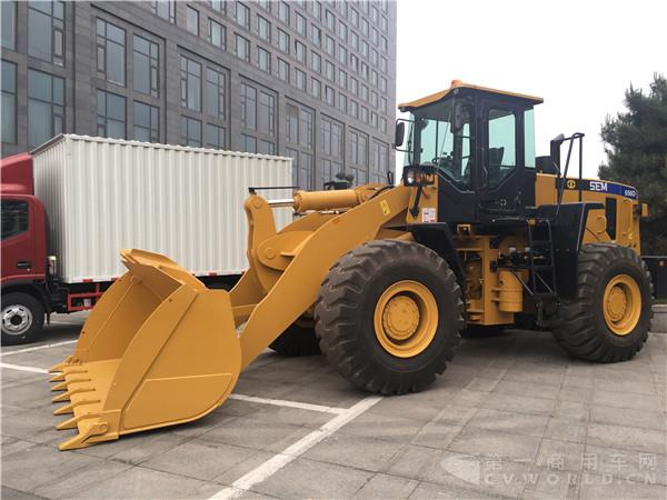 現(xiàn)場展車7.jpg 現(xiàn)場展車7.jpg