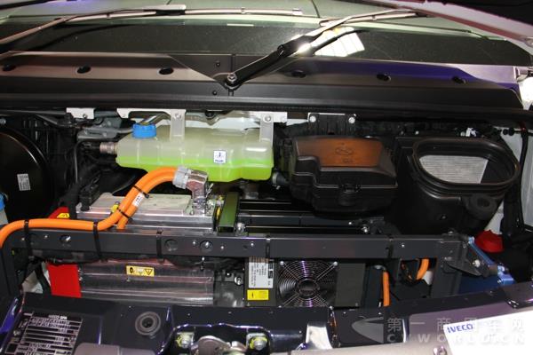 依維柯New Daily純電動車型 (2).jpg