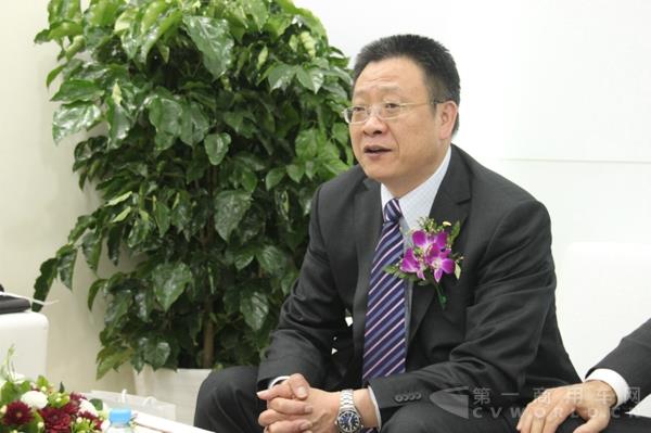 上菲紅領(lǐng)導(dǎo)接受媒體采訪 (9).jpg