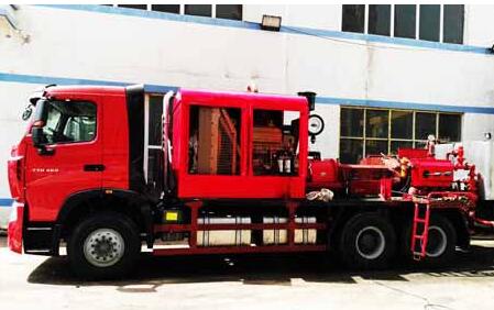 重汽T7H成功導(dǎo)入大港油田專用車領(lǐng)域.jpg