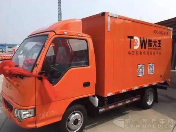 康鈴簽署500臺(tái)大單并首批交車(chē)2.jpg