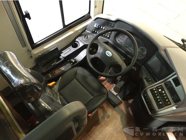 NJL6125HEV四?；旌蟿?dòng)力客車2.jpg