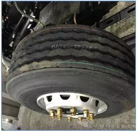 解放J6P 8X4質(zhì)惠版載貨車6.jpg
