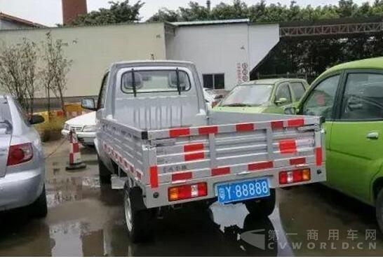 2萬貨車掛百萬豪牌2.jpg
