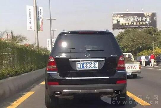 2萬貨車掛百萬豪牌3.jpg