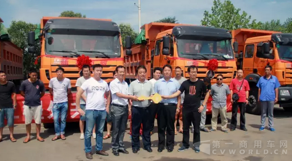 北奔重汽攜手新鄉(xiāng)市政工程處共建碧水藍(lán)天.png