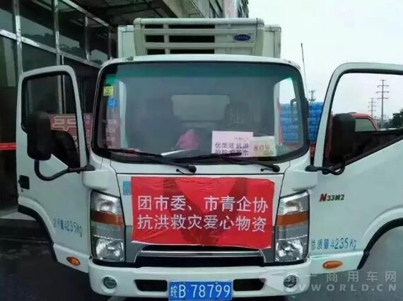 抗洪賑災一線，總有江淮輕卡的身影.jpg