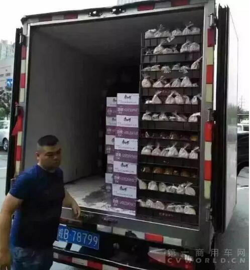 抗洪賑災一線，總有江淮輕卡的身影2.jpg