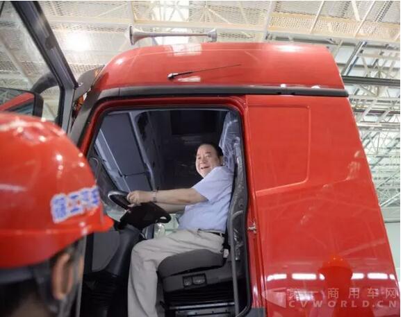 中國重汽集團董事長馬純濟到徐工重卡考察交流2.jpg