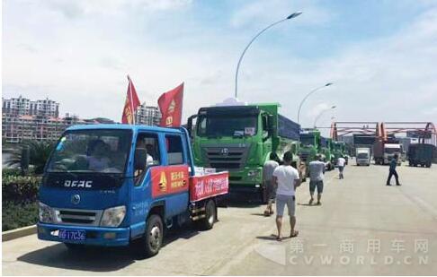中國(guó)重汽新型渣土車(chē)投奔抗洪一線2.jpg