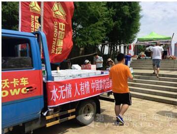 中國(guó)重汽新型渣土車(chē)投奔抗洪一線3.jpg