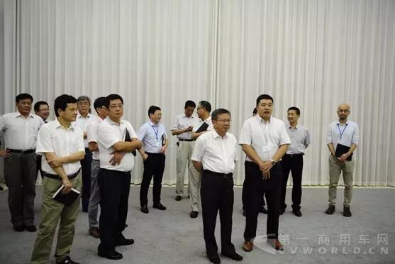 東風(fēng)新任總經(jīng)理到東風(fēng)商用車技術(shù)中心說了些什么？.jpg