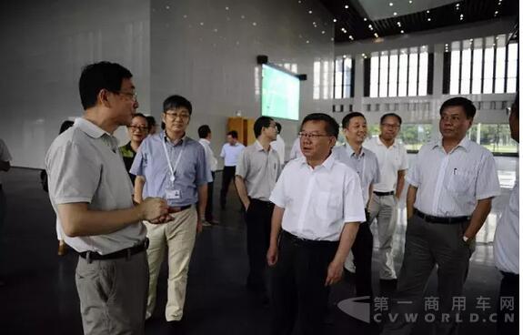 東風(fēng)新任總經(jīng)理到東風(fēng)商用車技術(shù)中心說了些什么？2.jpg