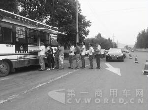 蘭州：首個移動交通違法處理車正式啟用.jpg