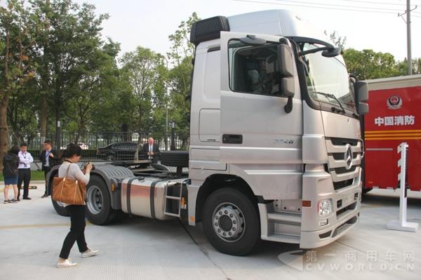 梅賽德斯-奔馳Actros 2648 6×2卡車 (22).jpg
