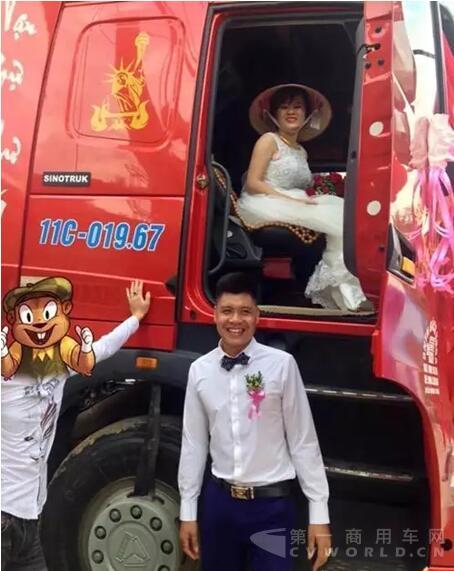 越南小伙開中國重汽卡車迎娶新娘3.jpg
