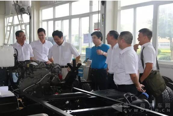 玉柴股份與大運(yùn)汽車簽署全面戰(zhàn)略合作協(xié)議.jpg