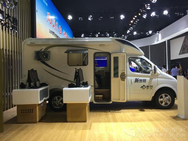 上汽大通V80 C型房車3.jpg