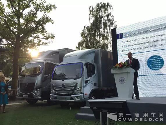 歐馬可超級(jí)卡車德研首席專家Markus講解歐馬可超級(jí)卡車.jpg
