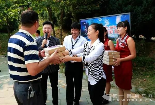 展車尋寶，送上對客戶的祝福.webp.jpg
