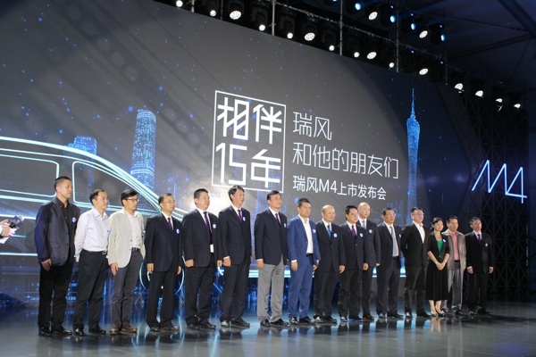 現(xiàn)場領(lǐng)導(dǎo)嘉賓合影 .jpg